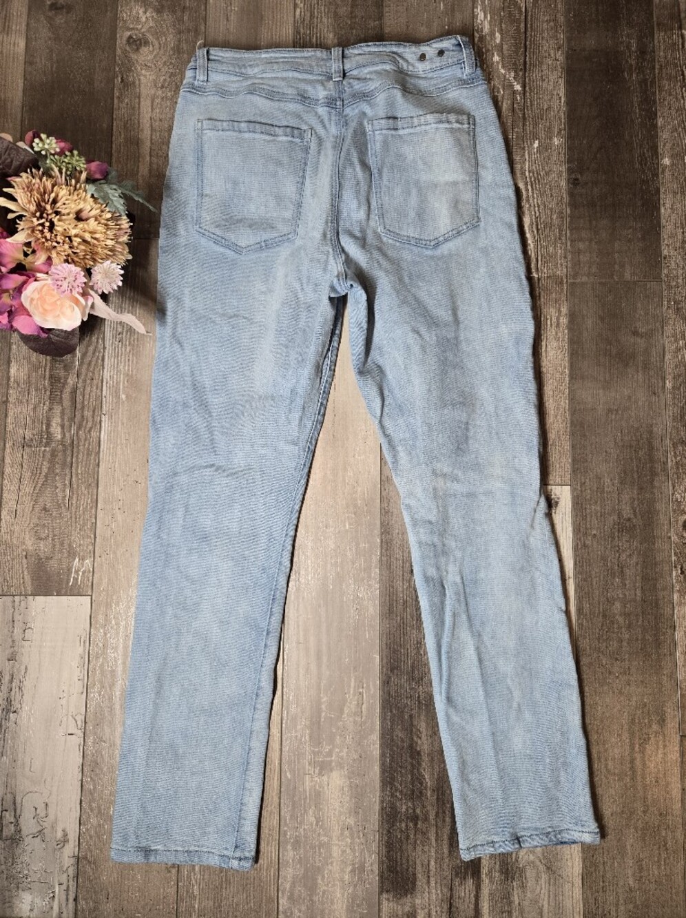 cAbi Women’s Size 10 Higher Straight Light Wash Jeans